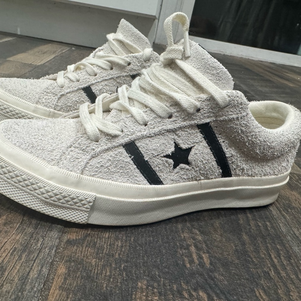 Converse Off-White Textured Sneakers with Black Star